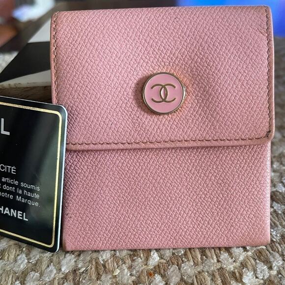 Chanel mini pink pouch with authenticity card - Picture 1 of 12